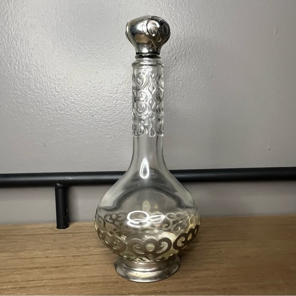 Vintage Avon perfume bottle. Could use a cleaning! - Picture 2 of 16